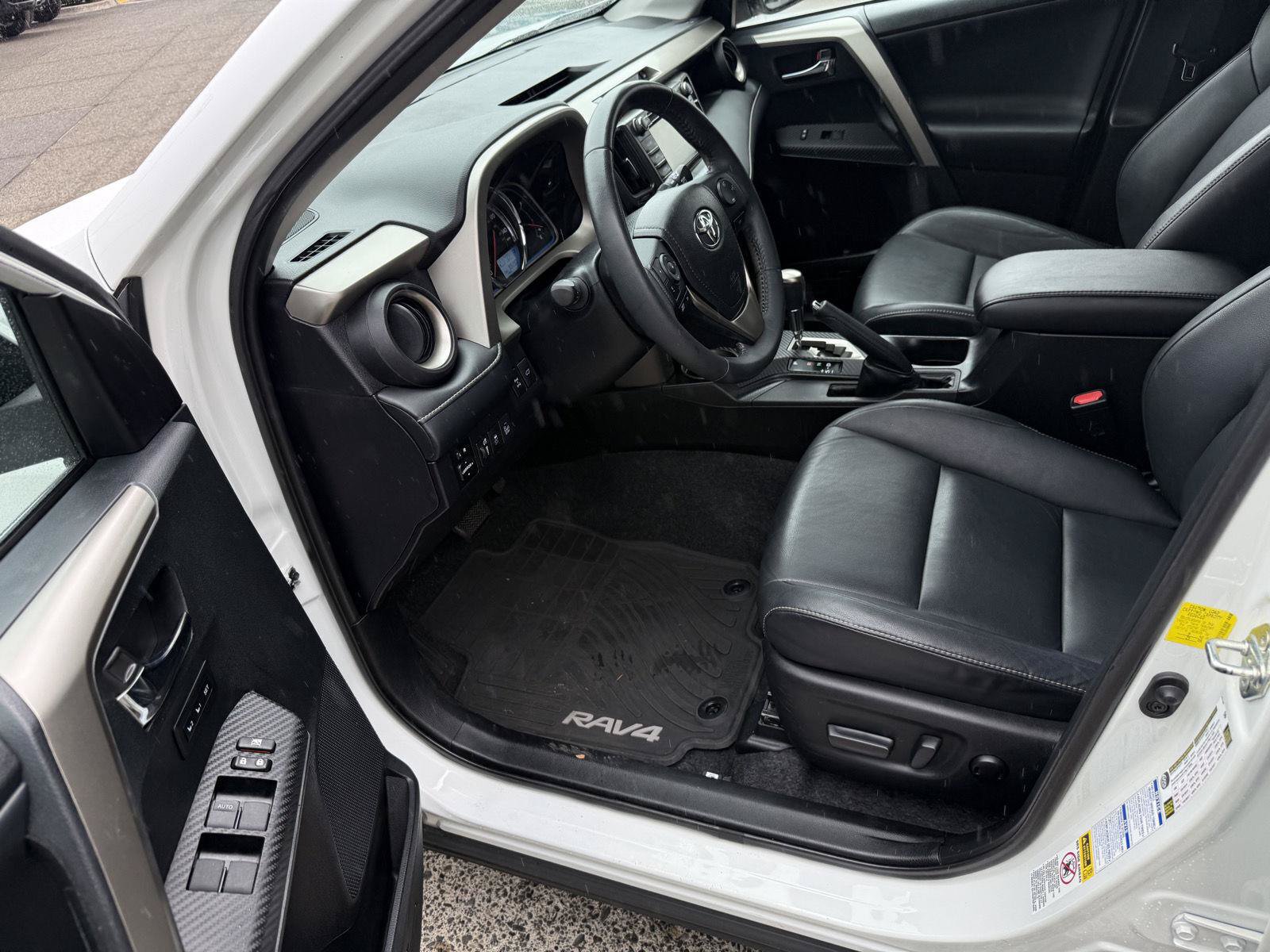 Used 2014 Toyota RAV4 Limited w/ Technology Package AWD/4WD image 10