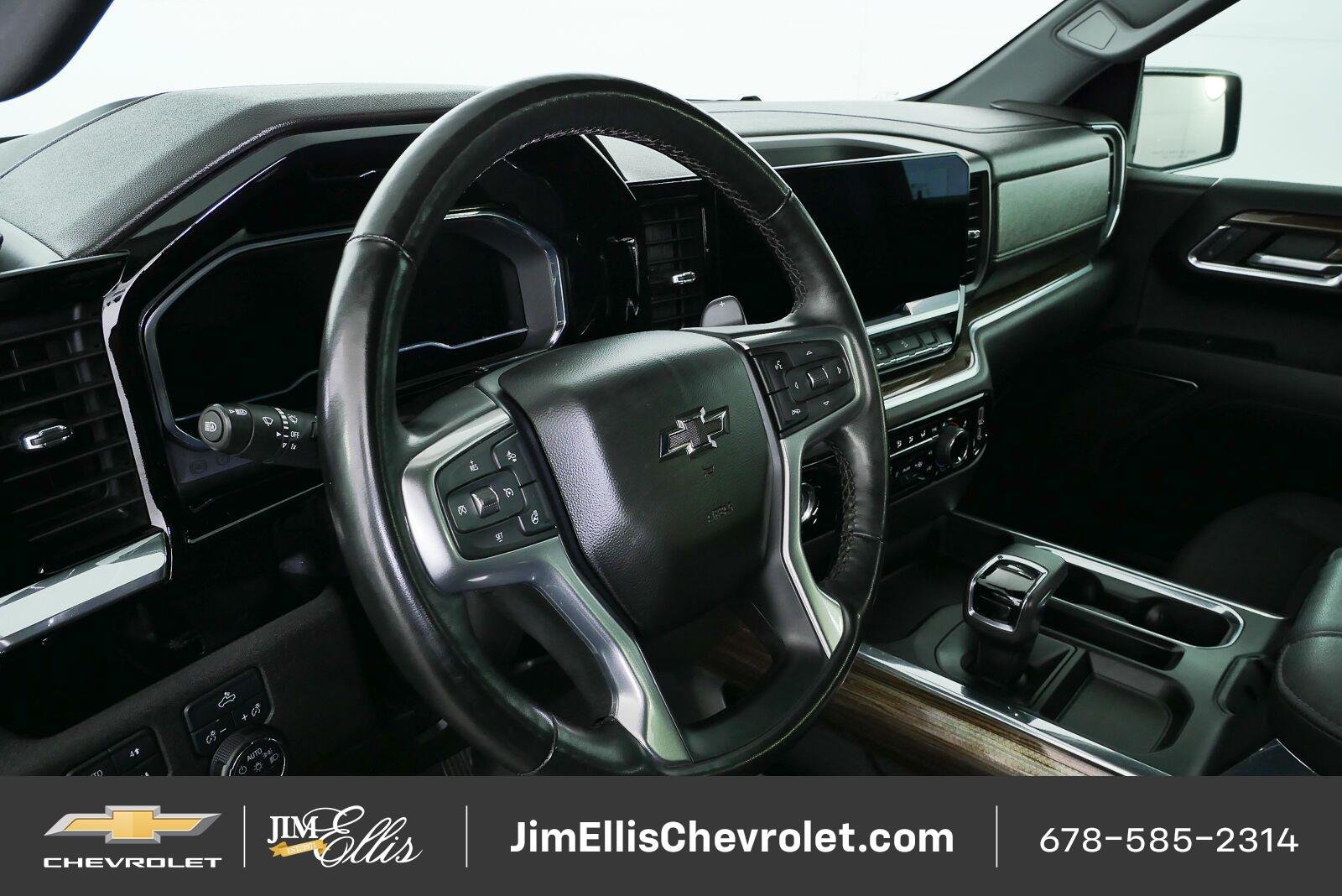 Used 2023 Chevrolet Silverado 1500 RST AWD/4WD image 4