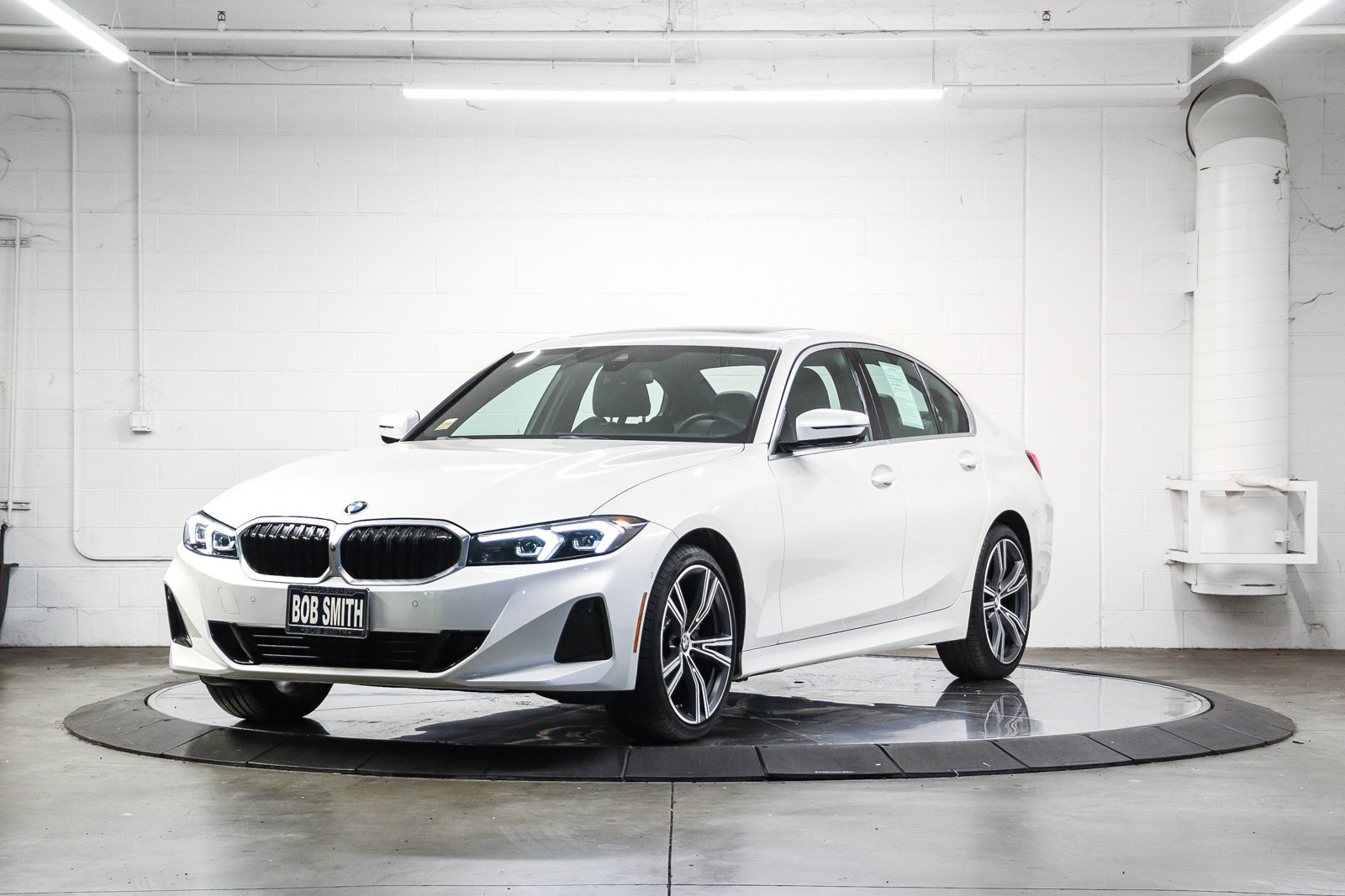 Certified 2024 BMW 330i Sedan w/ Convenience Package RWD image 3