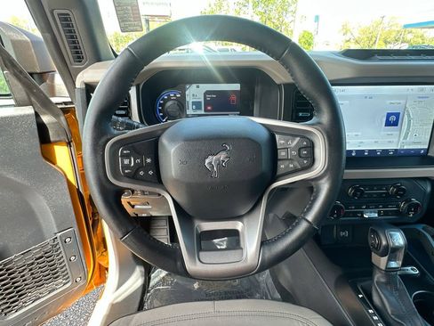 Used 2022 Ford Bronco Wildtrak image 12