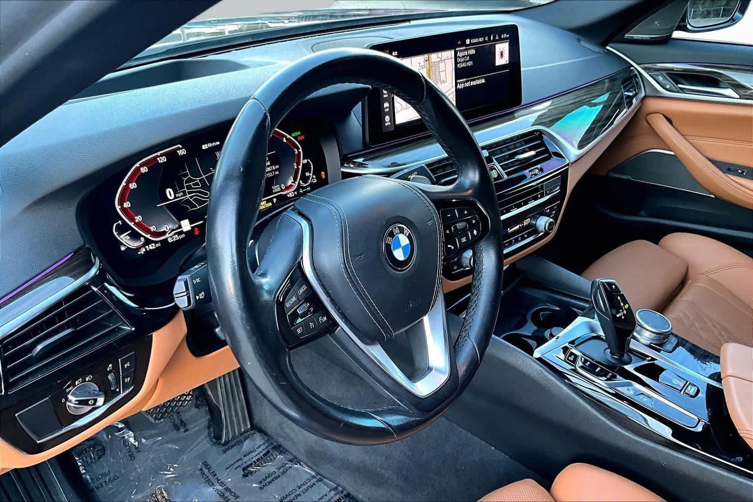 Used 2021 BMW 530e w/ Premium Package RWD image 18