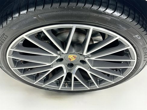 Used 2023 Porsche Cayenne S image 33