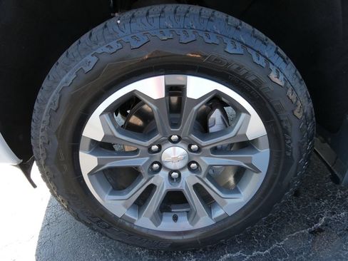 Certified 2024 Chevrolet Silverado 1500 High Country w/ Technology Package AWD/4WD image 11
