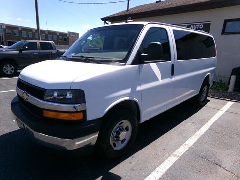 Used 2017 Chevrolet Express 2500 LT w/ LT Preferred Equipment Group RWD image 7