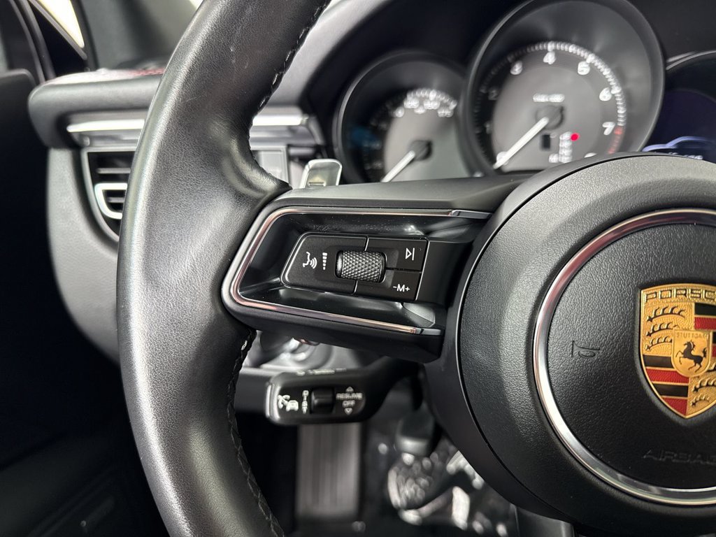 Certified 2023 Porsche Macan AWD/4WD image 37