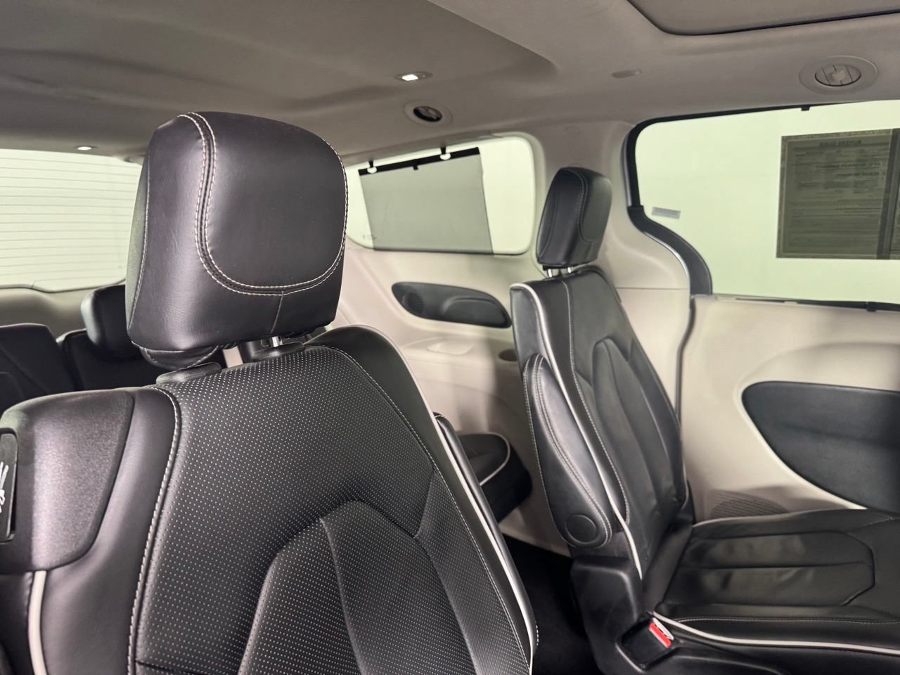 Used 2024 Chrysler Pacifica Limited FWD image 31
