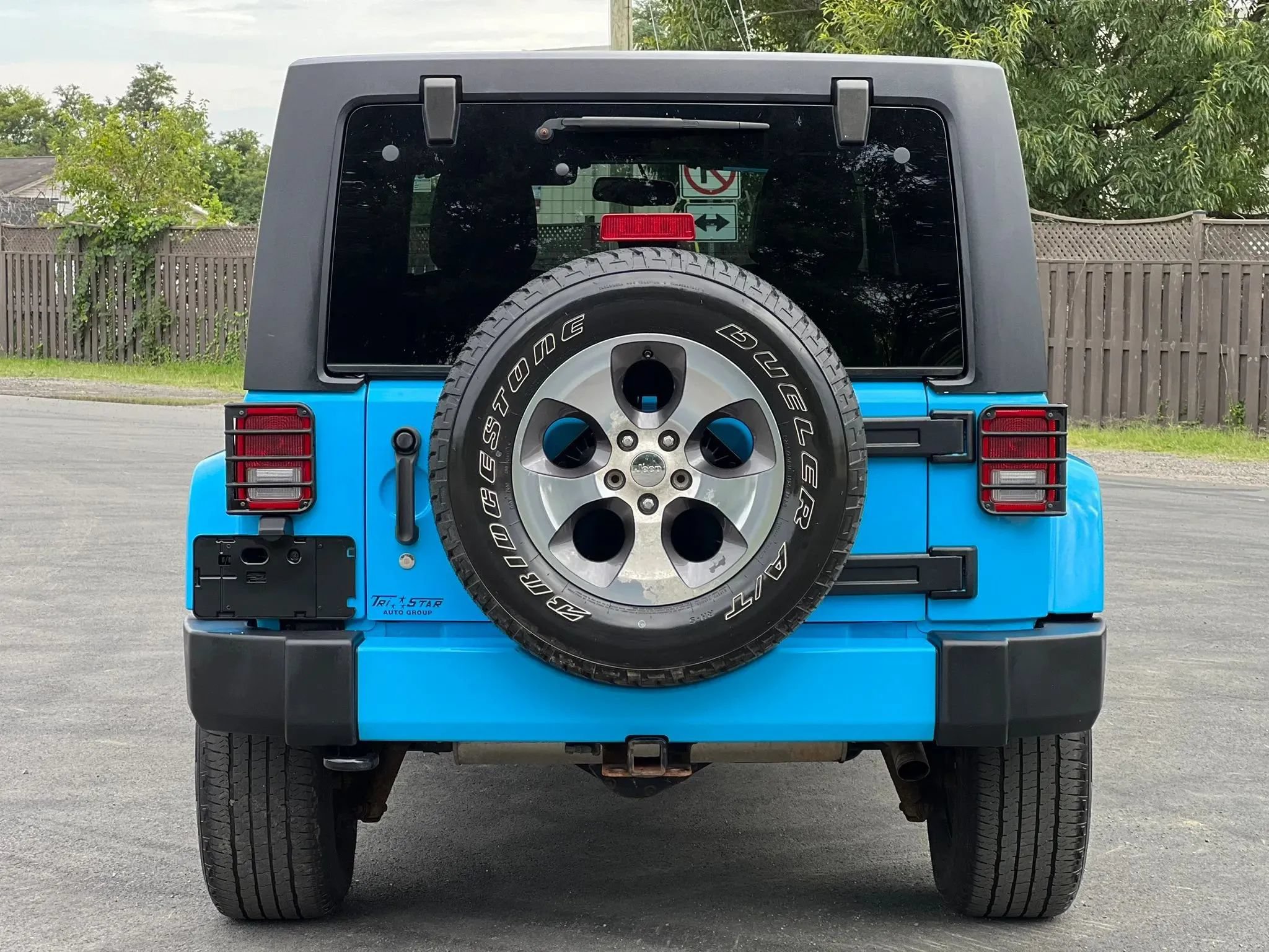 Used 2017 Jeep Wrangler Unlimited Sahara w/ Max Tow Package AWD/4WD image 4
