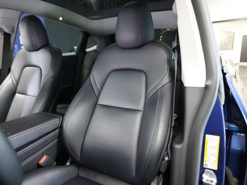 Used 2022 Tesla Model Y Long Range image 24