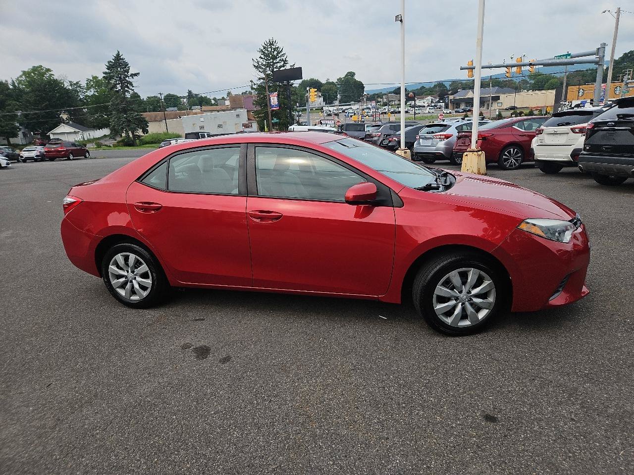 Used 2016 Toyota Corolla LE FWD image 2