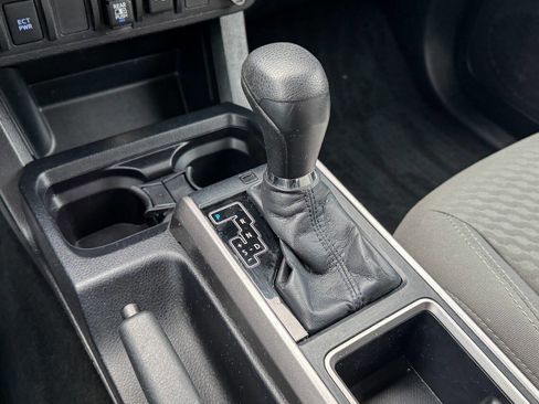 Used 2020 Toyota Tacoma SR5 image 33