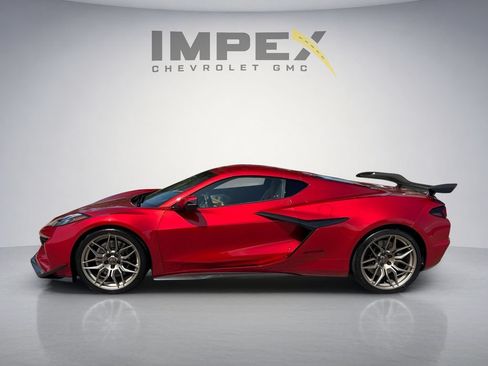 Used 2025 Chevrolet Corvette Z06 RWD image 2