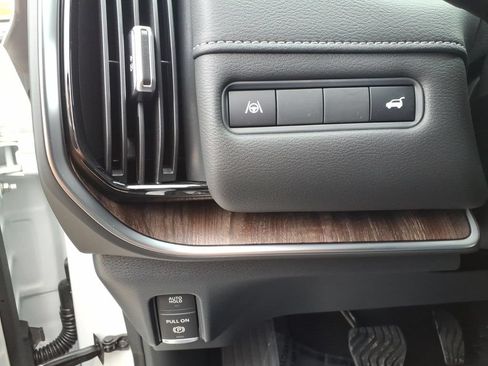 New 2026 Nissan Armada SL w/ Captain's Chari Seat Package AWD/4WD image 19