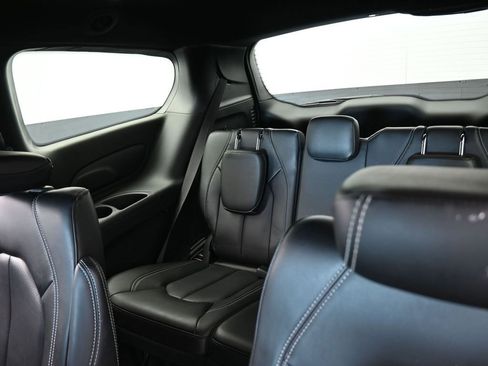 Used 2023 Chrysler Pacifica Touring-L w/ S Appearance Package image 36