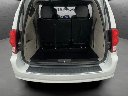 Used 2019 Dodge Grand Caravan SXT FWD image 19