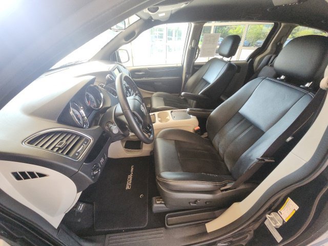 Used 2017 Dodge Grand Caravan SXT FWD image 20