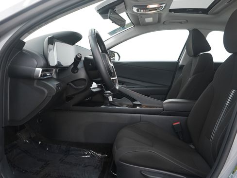 Used 2025 Hyundai Elantra SEL image 18