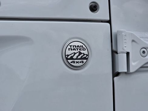 Used 2020 Jeep Wrangler Unlimited Sahara AWD/4WD image 34