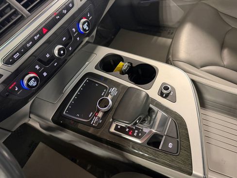 Used 2018 Audi Q7 2.0T Premium Plus AWD/4WD image 32