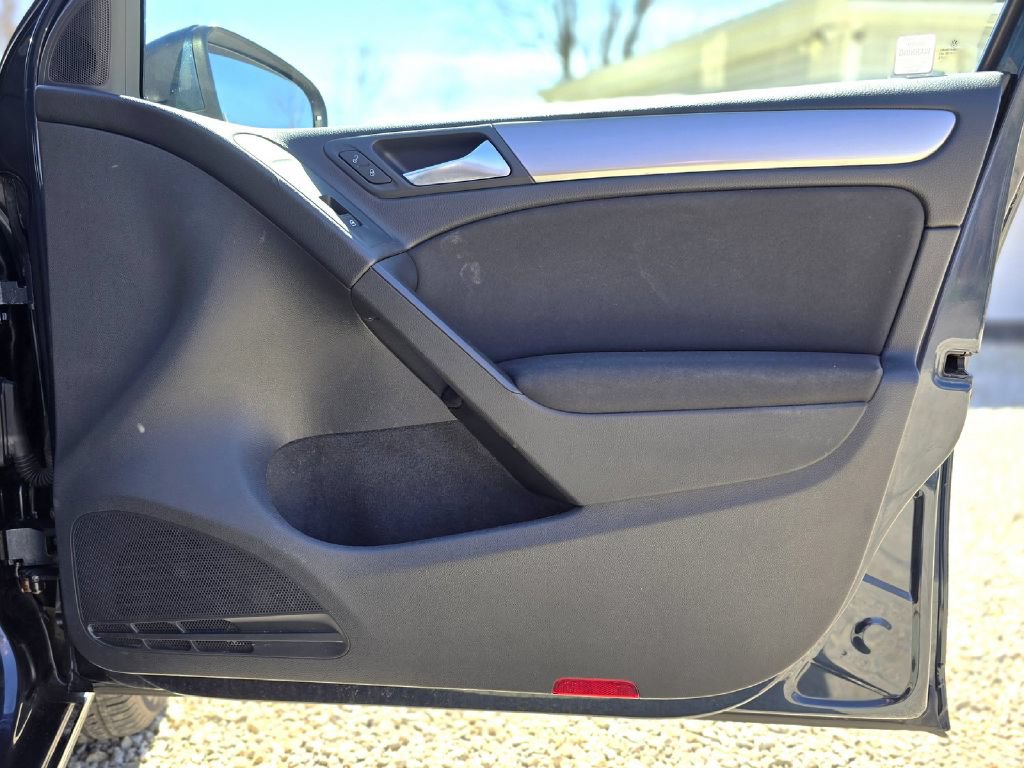 Used 2013 Volkswagen Golf 4-Door FWD image 22