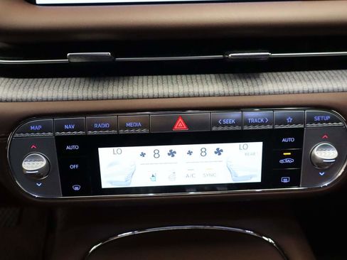 Used 2024 Genesis G90 3.5T AWD/4WD image 11