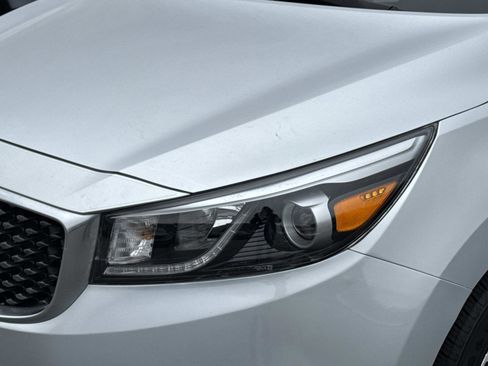 Used 2016 Kia Sedona SX image 27