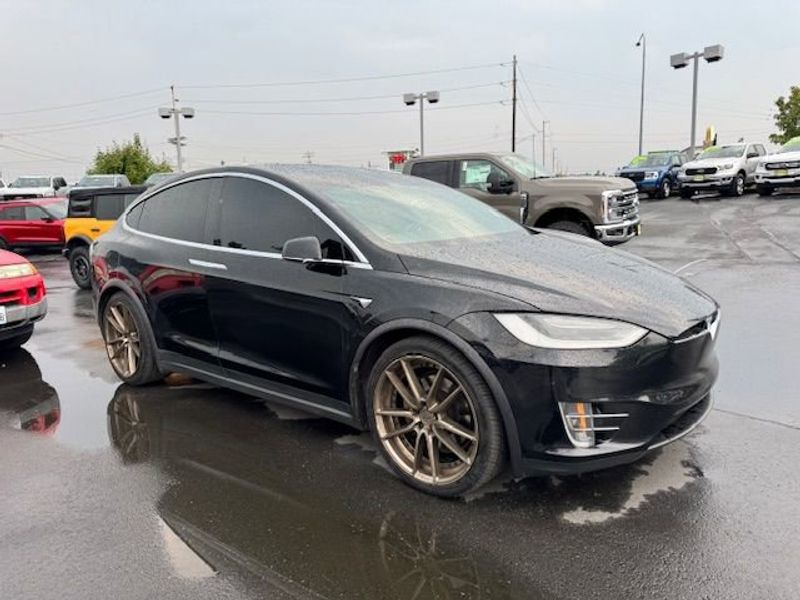 Used 2018 Tesla Model X 75D image 1