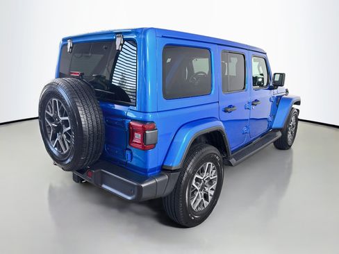 Used 2025 Jeep Wrangler Unlimited Sahara AWD/4WD image 7