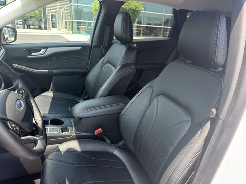 Used 2025 Ford Escape Platinum w/ Premium Technology Package AWD/4WD image 16