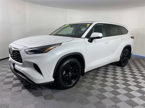 Used 2023 Toyota Highlander L image 4