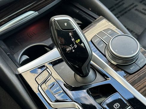 Used 2022 BMW 530i w/ Convenience Package image 23