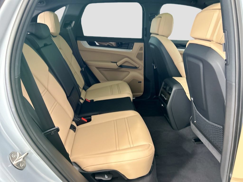 Used 2026 Porsche Cayenne AWD/4WD image 22