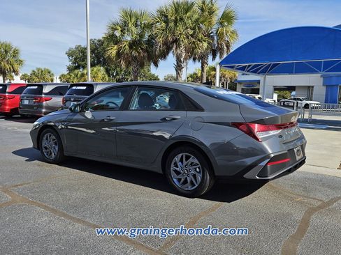 Used 2024 Hyundai Elantra SEL image 3