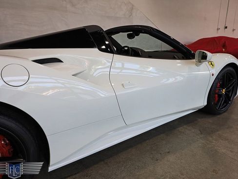 Used 2018 Ferrari 488 Spider RWD image 10