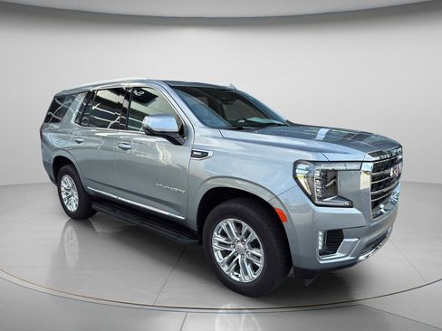 Used 2024 GMC Yukon SLT w/ SLT Luxury Package AWD/4WD image 6