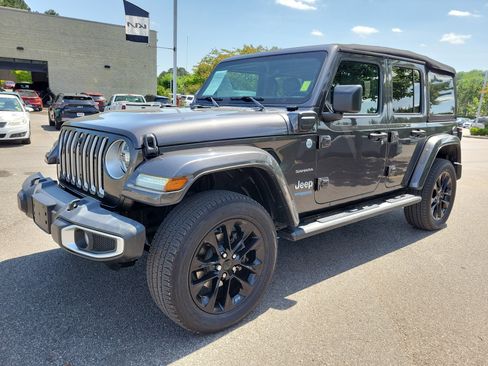 Used 2021 Jeep Wrangler Unlimited Sahara w/ Cold Weather Group AWD/4WD image 23