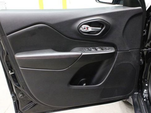 Used 2022 Jeep Cherokee Trailhawk image 16