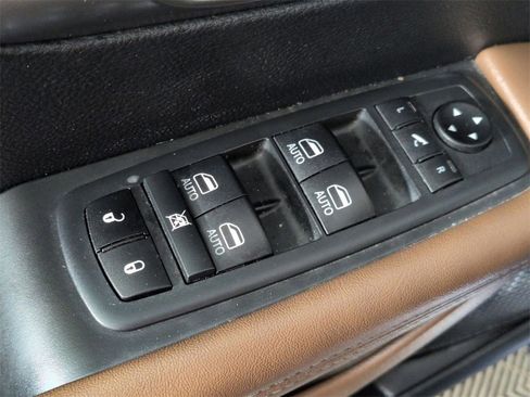 Used 2020 Chrysler Pacifica Limited image 23