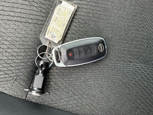 Used 2025 Nissan Rogue SV FWD image 22