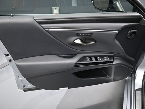 Used 2025 Lexus ES 350 w/ Accessory Package (Z1) FWD image 11