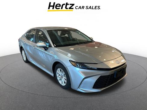 Used 2025 Toyota Camry LE image 1