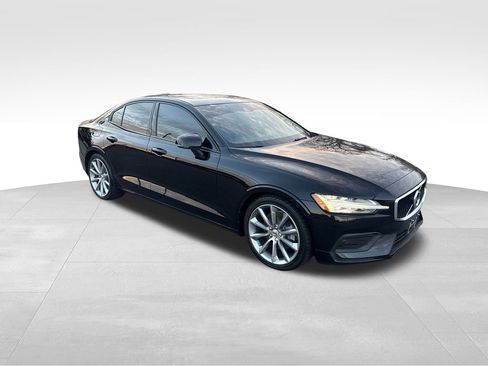 Used 2019 Volvo S60 T5 Momentum image 8