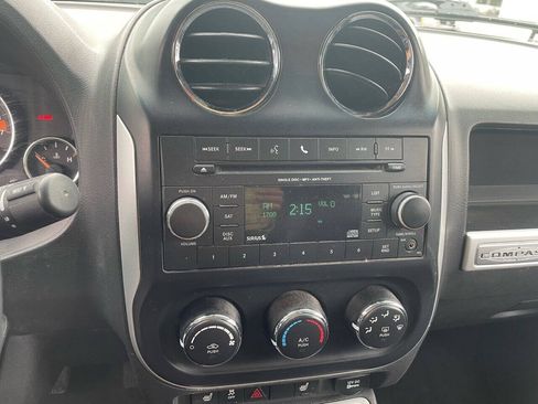 Used 2016 Jeep Compass Latitude FWD image 14