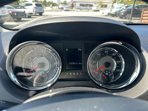 Used 2011 Chrysler Town & Country Touring-L FWD image 25
