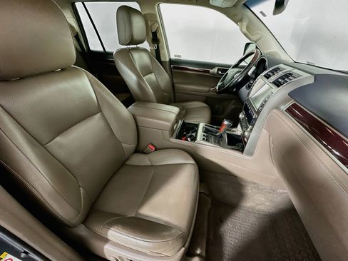 Used 2017 Lexus GX 460 Premium w/ Premium Package AWD/4WD image 33