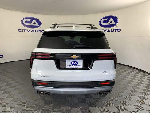 Used 2026 Chevrolet Traverse LT w/ Sun and Wheel Package FWD image 4