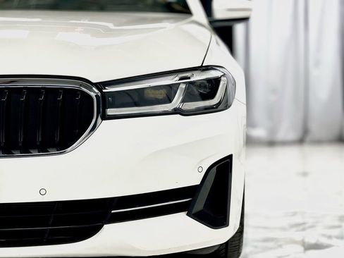 Used 2021 BMW 530i xDrive w/ Convenience Package image 3