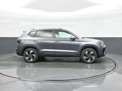 New 2026 Volkswagen Taos SE AWD/4WD image 8