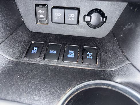 Used 2019 Toyota Highlander XLE AWD/4WD image 23