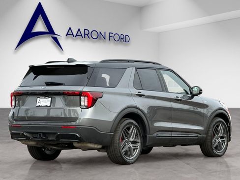 New 2026 Ford Explorer ST-Line w/ ST-Line Street Pack image 5