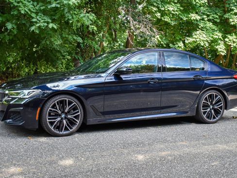 Used 2021 BMW 530i w/ M Sport Package RWD image 3